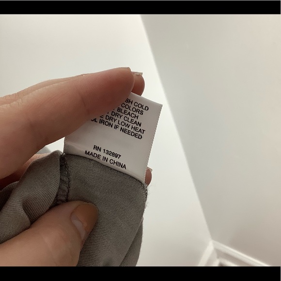 < Rose & Olive Grey Fringed Top > - Picture 5 of 5